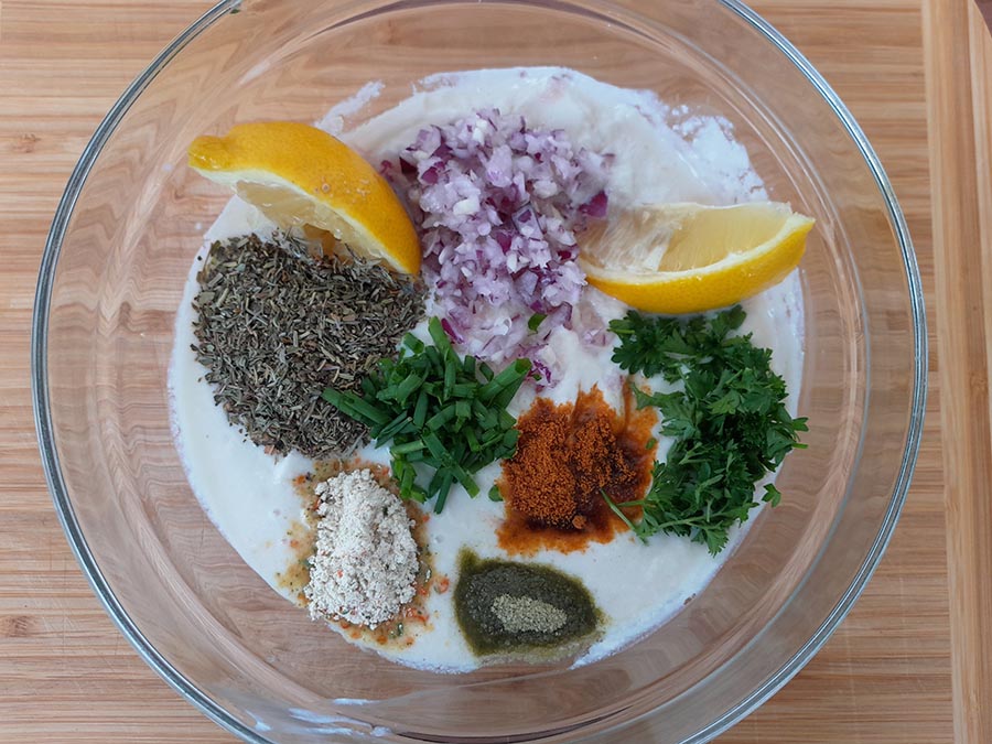 Veganer Tzatziki-Dip als Beilage zu KIVEGAN Vleisch