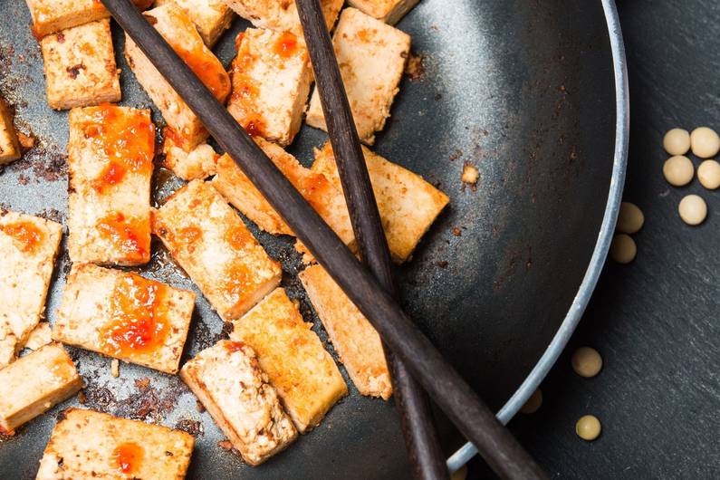 Marinierter Tofu in der Pfanne – vegane Zubereitung